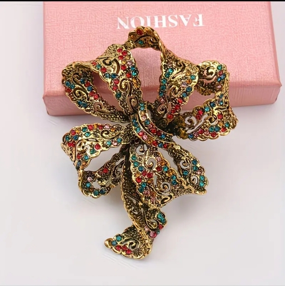 🆕️🎀RHINESTONE ENCRUSTED BOW BROOCH / PIN 🎀 - Picture 4 of 9